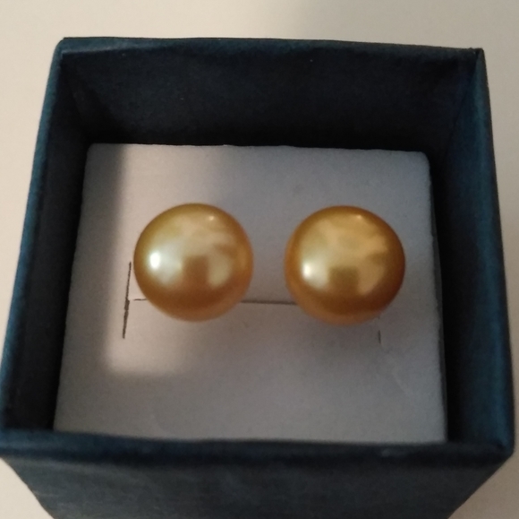 14k Gold Natural 10/11m Golden Pearl Stud Earrings - Picture 5 of 13